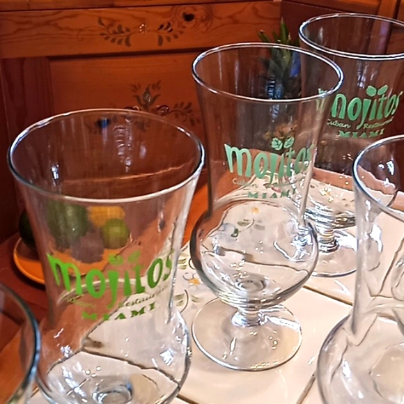Vintage Mojitos Miami Cuban Restaurant 8" Hurricane Cocktail Glasses. Set of 11. - Picture 7 of 16